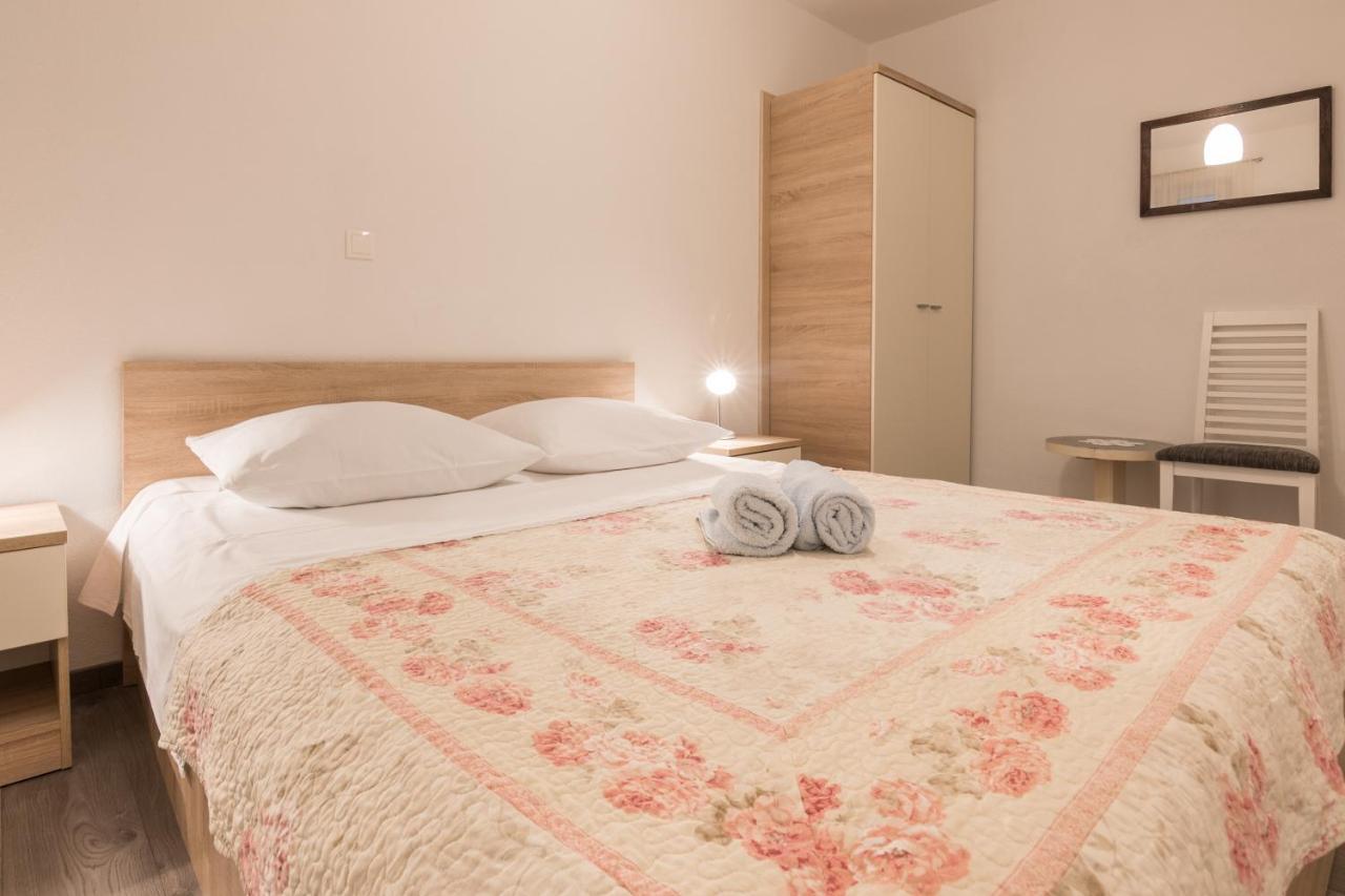 Apartments Mate Tučepi Eksteriør billede